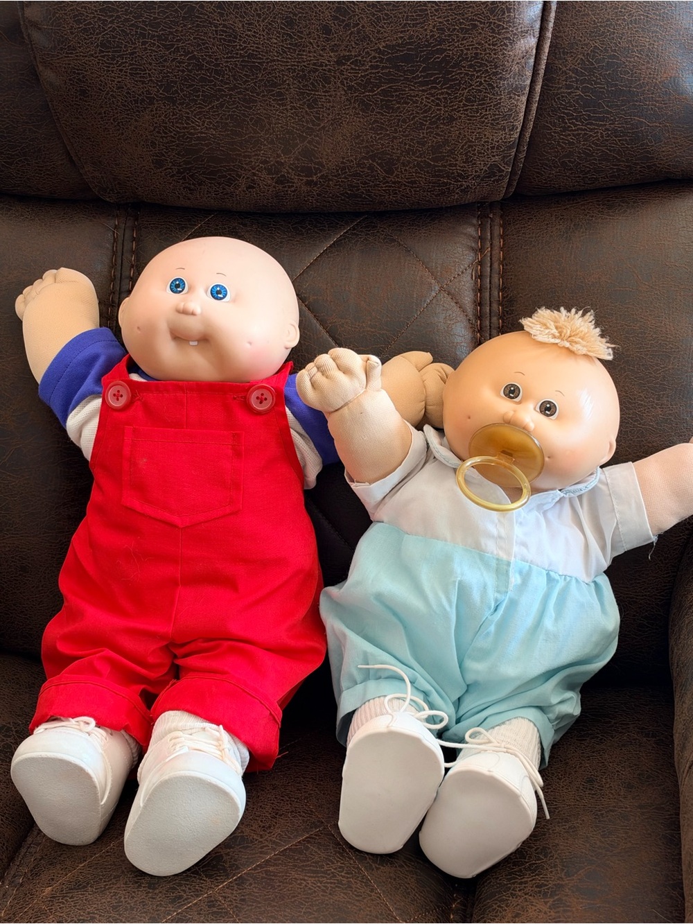 Vintage pair of cabbage patch dolls